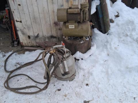 Eladó 2 darab Fortschritt típusú fejőgép