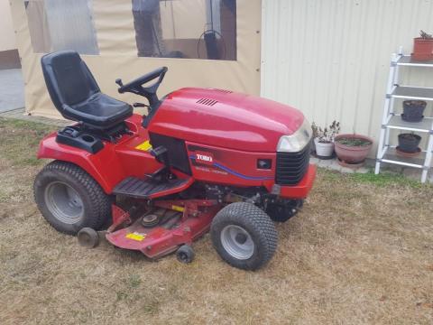 Toro fűnyírótraktor hótolóval, hómaróval, fülkével eladó