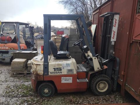 Nissan 1.5 T targonca benzines, jó állapotban Nissan 1.5 T targonca benzines, jó állapotban