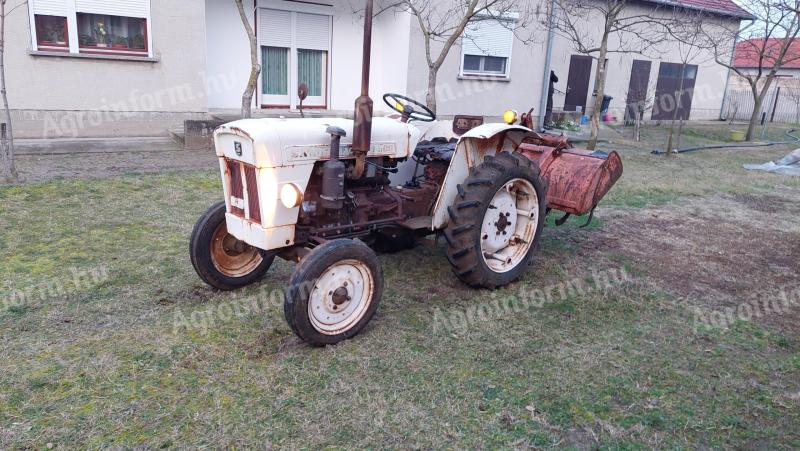 Eladó Satoh S500 traktor talajmaróval, 17 LE, jó állapotban