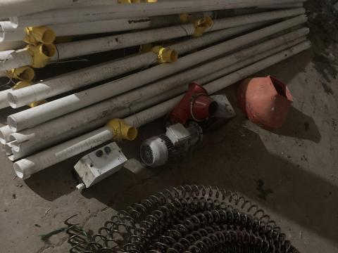 Eladó komplett etetőrendszer,  takarmányszállító,  80 m hosszú. 75mm