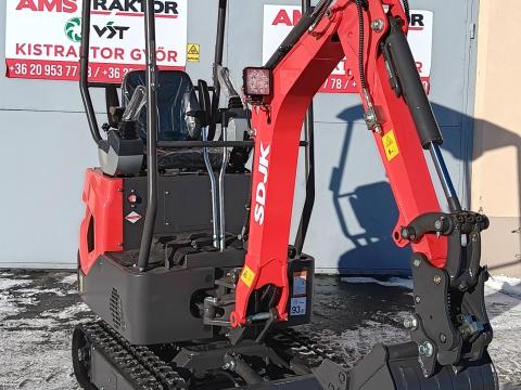 SDJK JKW12S típusú,  egyhengeres,  1 tonnás,  joystickos,  törhető gémes,  gumitalpas minikotró,  árokásó gép gyorscserélővel,  raktárról
