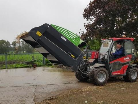 Könnyített kivitelű befúvós almozó kompakt rak.géphez, homokrak. traktorhoz, telerakodóhoz Könnyített kivitelű befúvós almozó kompakt rak.géphez, homokrak. traktorhoz, telerakodóhoz