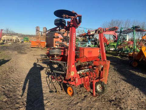 Kongskilde VOBRO Corn,  6 soros rugóskapás sorközművelő kultivátor műtrágyaadagolóval