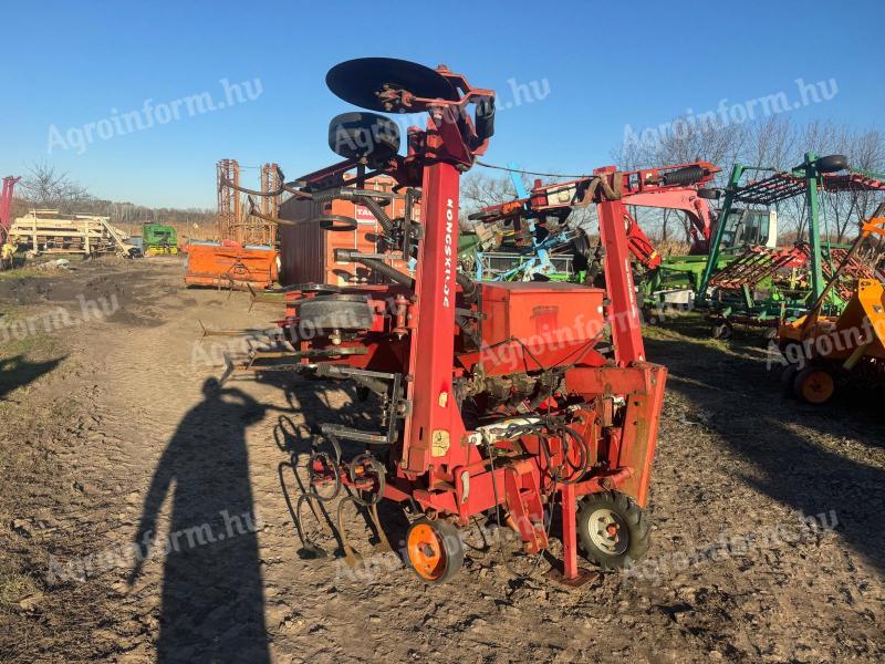 Kongskilde VOBRO Corn,  6 soros rugóskapás sorközművelő kultivátor műtrágyaadagolóval