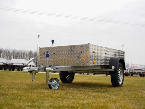 Új SEBAL 2010 – prémium alumínium oldalfalas utánfutó forgalomba helyezve, rendszámmal: bruttó 468 000 Ft