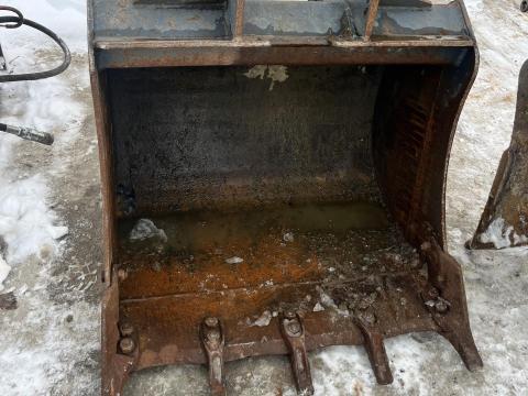 Eladó Caterpillar munkagép kanalak – egyben vagy külön