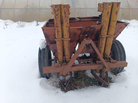 Burgonya ültető gép Burgonya ültető gép