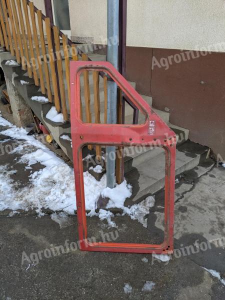 MTZ ajtókeret jobbos