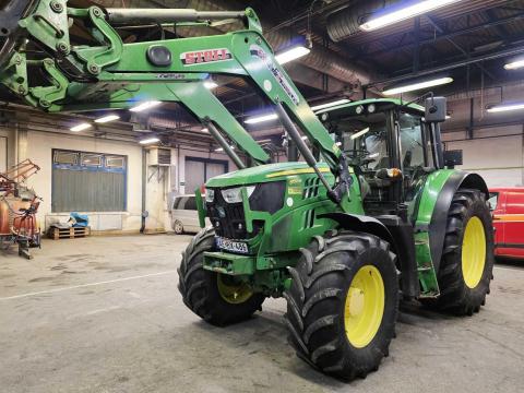 John deere 6150M traktor homlokrakodóval