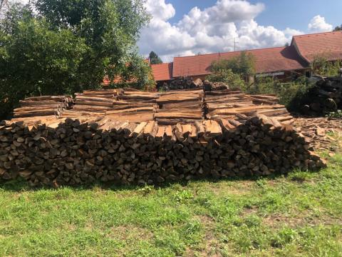 Hasított akác tűzifa Hasított akác tűzifa