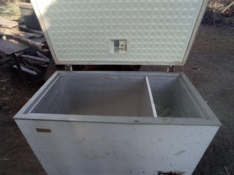 Fagyasztóláda Kiskunfélegyházán – csak tárolásra alkalmas, jól záródó, ép belsejű