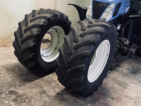 540/65R30 2 db BKT gumiabroncs eladó