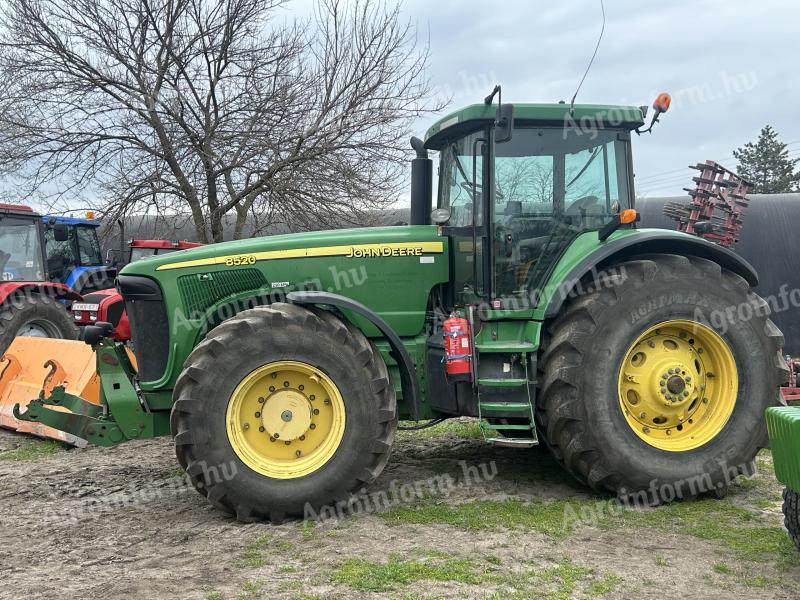 John Deere 8520