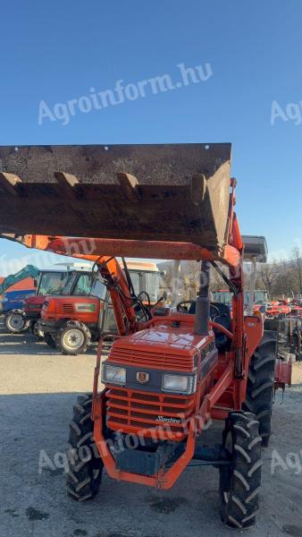 Eladó Kubota Sunshine japán traktor homlokrakodóval