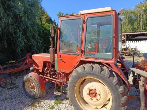 T25A-03 használt traktor eladó jó állapotban