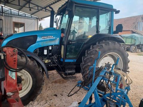 Valtra traktor