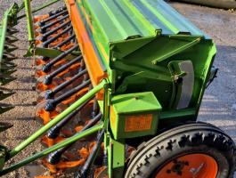 AMAZONE D8-30 SUPER 3 MÉTERES,  25 SOROS TÁRCSÁS VETŐGÉP . APRÓMAG VETÉSÉRE IS