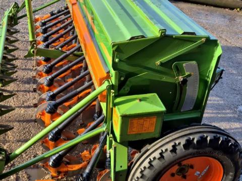 AMAZONE D8-30 SUPER 3 MÉTERES,  25 SOROS TÁRCSÁS VETŐGÉP . APRÓMAG VETÉSÉRE IS