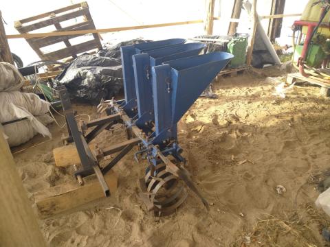 Fokhagyma függesztett ültetőgép, 3 soros