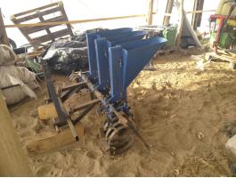 Fokhagyma függesztett ültetőgép, 3 soros