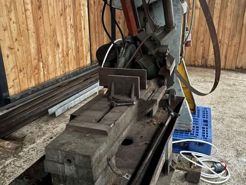 Fémvágó szallagfűrész