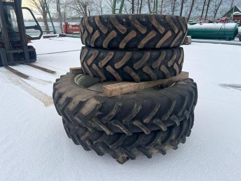 ÁPOLÓKERÉK,  MŰVELŐKERÉK GARNITÚRA,  NEW HOLLAND,  CASE,  MCCORMICK,  STEYR,  13.6-48, 340/85R48, 320/85R32 VAGY 11.2-36, 270/95R36