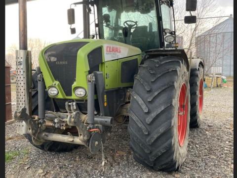 Claas Xerion 3800 Trac VC eladó – kiváló állapotban lévő traktor munkagépekkel
