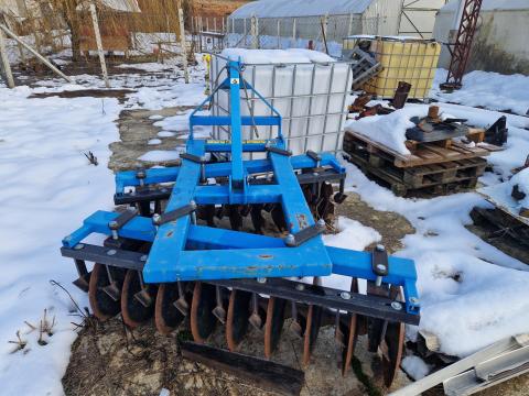 Leták függesztett V 1,5 m tárcsa,  sorközművelő 460 tárcsákkal,  újszerű állapotban