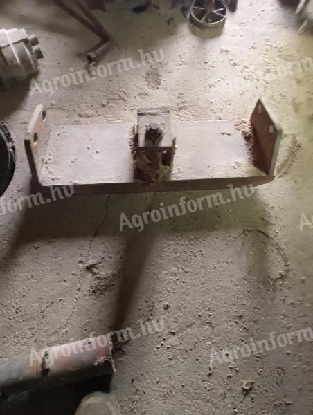 Unhz 750 vonólap,  trágyavilla,  munkahenger,  szivattyú eladó