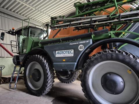 Amazone Pantera 4502 H+ önjáró permetező megkímélt,  kevés üzemórával,  azonnal munkába fogható