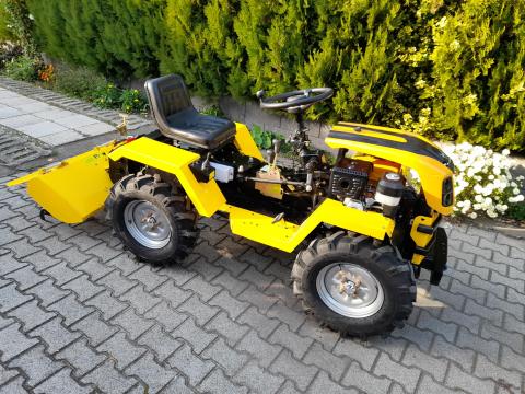 Tauros ZX 18 4x4, 18 LE-s kertészeti kistraktor talajmaróval, szenzációs áron! Csupán 90 cm külső szélesség