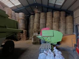 Eladó hengerbálás széna Mezőkövesden