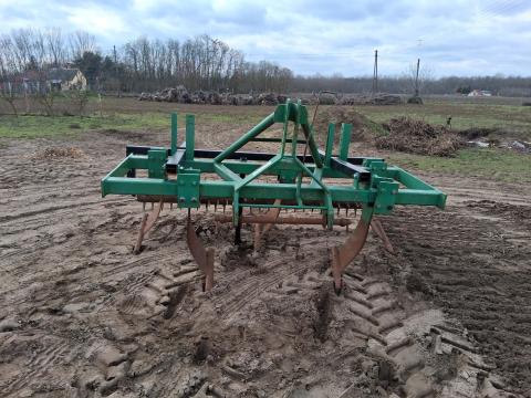 Talajlazító 5 db hajlított késekkel tüskés hengerrel