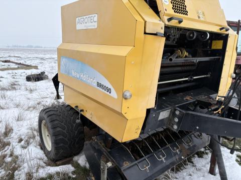 New Holland bálázó gép,  permetezőgép