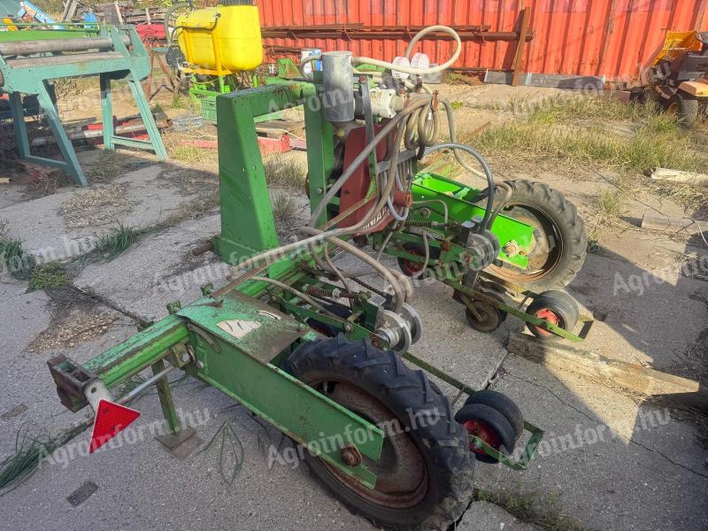 FAHSE MINIAIR PNEUMATIKUS ZÖLDSÉG APRÓMAG VETŐGÉP 2X2 IKERSOROS .PETREZSELYEM,  SÁRGARÉPA,  HAGYMA,  stb,  VETÉSÉRE