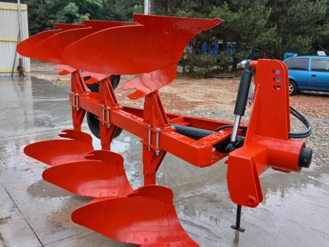 Új IH 3 fejes váltvaforgató eke