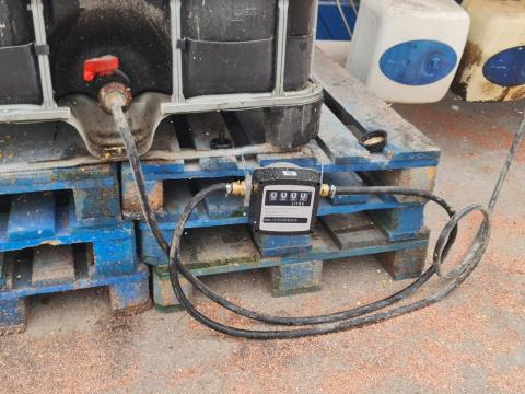 Eladó használt gázolajos IBC tartály Eladó használt gázolajos IBC tartály