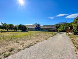 Balatonalmádiban – eladó egy egyedülálló családi birtok vendéglátóegységgel