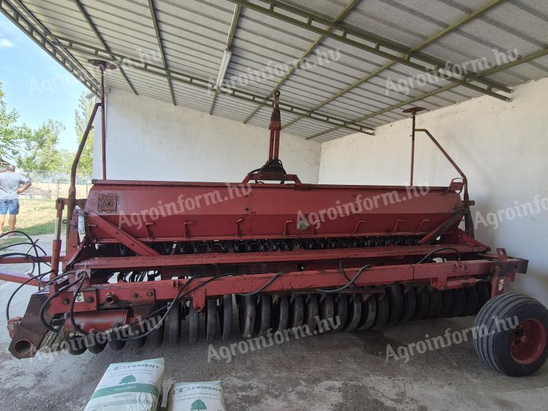 IH Kühne 6200 gabonavetőgép szép,  megkímélt állapotban eladó