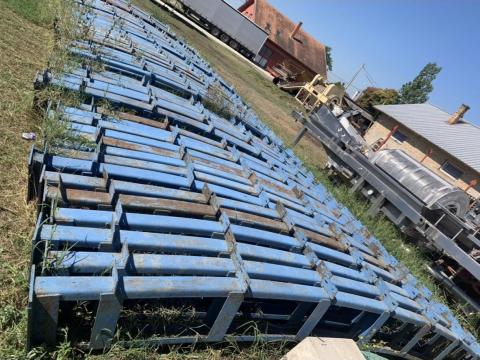 Csarnokváz, 800 nm, csavarjaival, öntartó