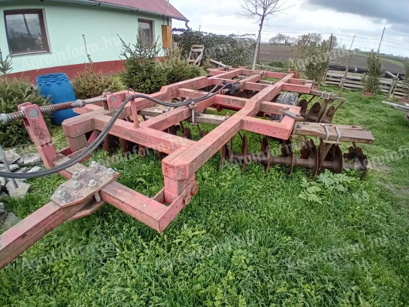 Eladó Terra Kombi KNT-32 560-as vontatott tárcsa