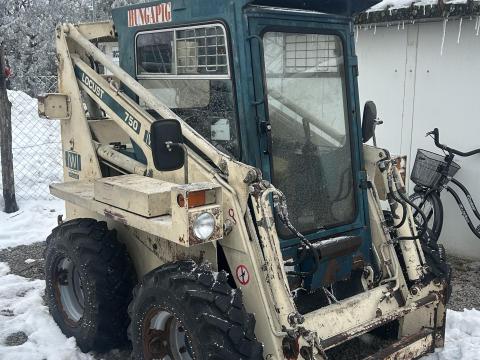 Locust 750 csúszókormányzású rakodó Bobcat