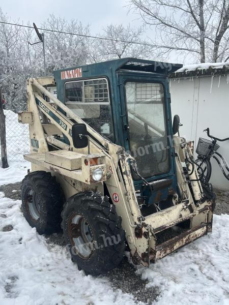 Locust 750 csúszókormányzású rakodó Bobcat