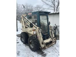 Locust 750 csúszókormányzású rakodó Bobcat