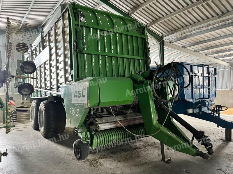 Bergmann rendfelszedő pótkocsi