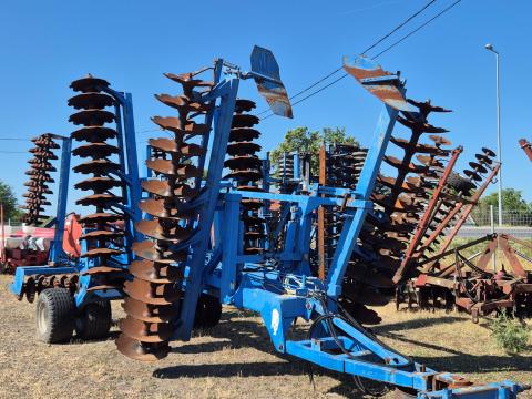 Rabewerk 6 m-es nehéztárcsa hengerrel szerelve eladó Rabewerk 6 m-es nehéztárcsa hengerrel szerelve eladó