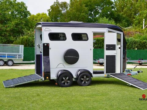 Új Böckmann Portax L K lószállító utánfutó - extrákkal szerelve - csak bruttó 11.000.000 Ft