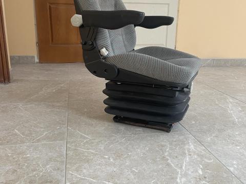 Új traktor ülés eladó Új traktor ülés eladó