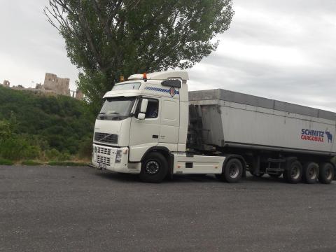 Eladó vontató és billenőplatós félpótkocsi Eladó vontató és billenőplatós félpótkocsi